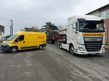 Transport de charpente en convoi exceptionnel dans le Tarn